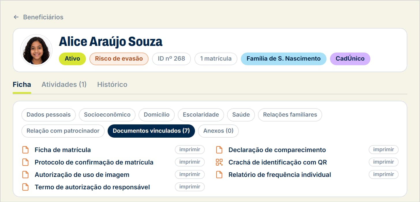 Ficha de beneficiário no Cais: identificação, seções do cadastro e documentos vinculados.